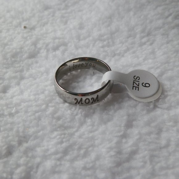 "MOM" Script Band Ring Size 6 Minimalist - Picture 2 of 3